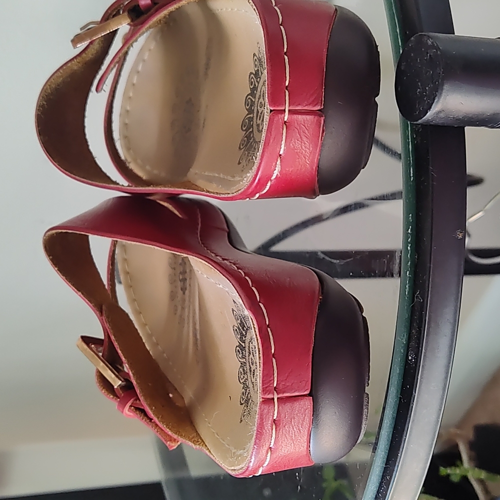 Sandal - Picture 3 of 5